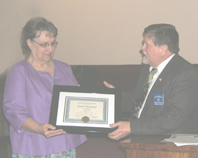 Jan Mustered receives 2010 Educator of the Year award
